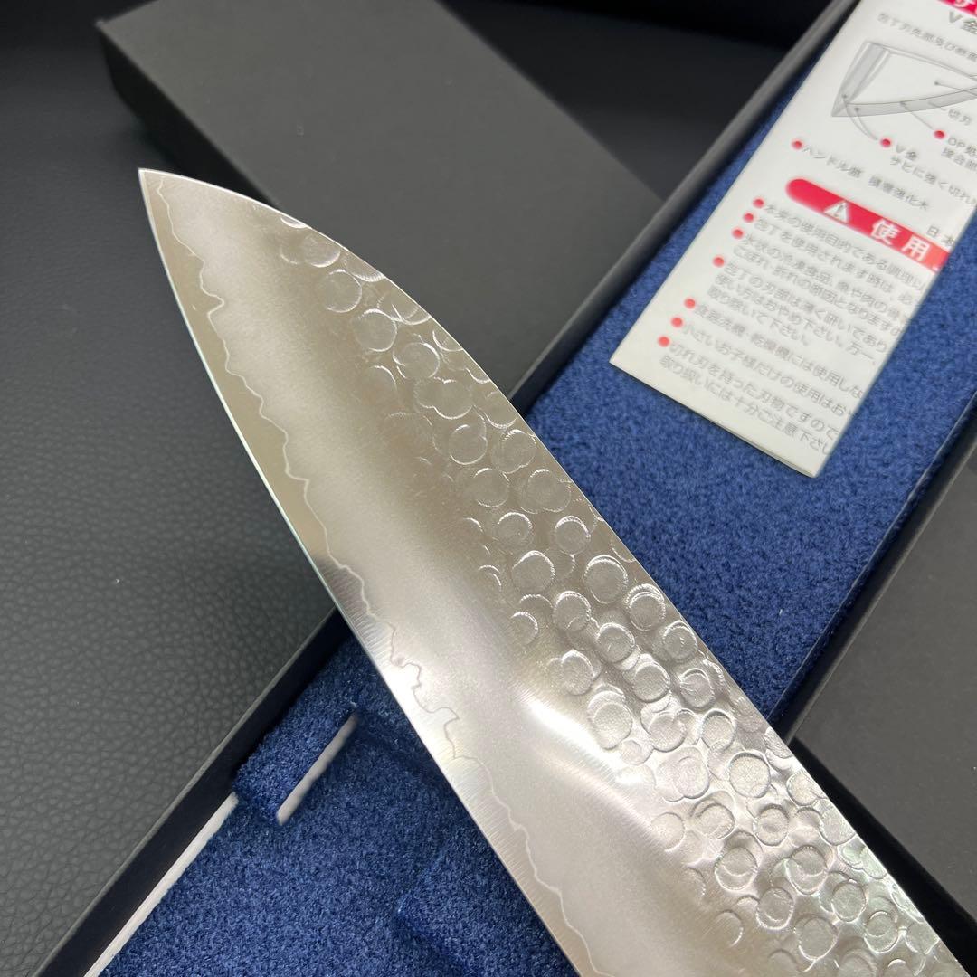 ★新品未使用送料込★鎚目鍛造ゴールド鋼本割込三徳包丁165mm口金付両刃化粧箱入