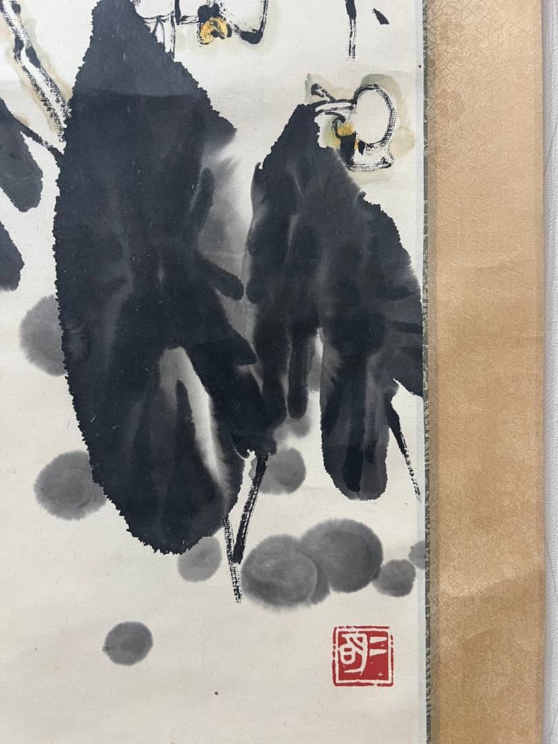 中国　掛け軸　号二明［蓮に金魚図］紙本　送料込み！