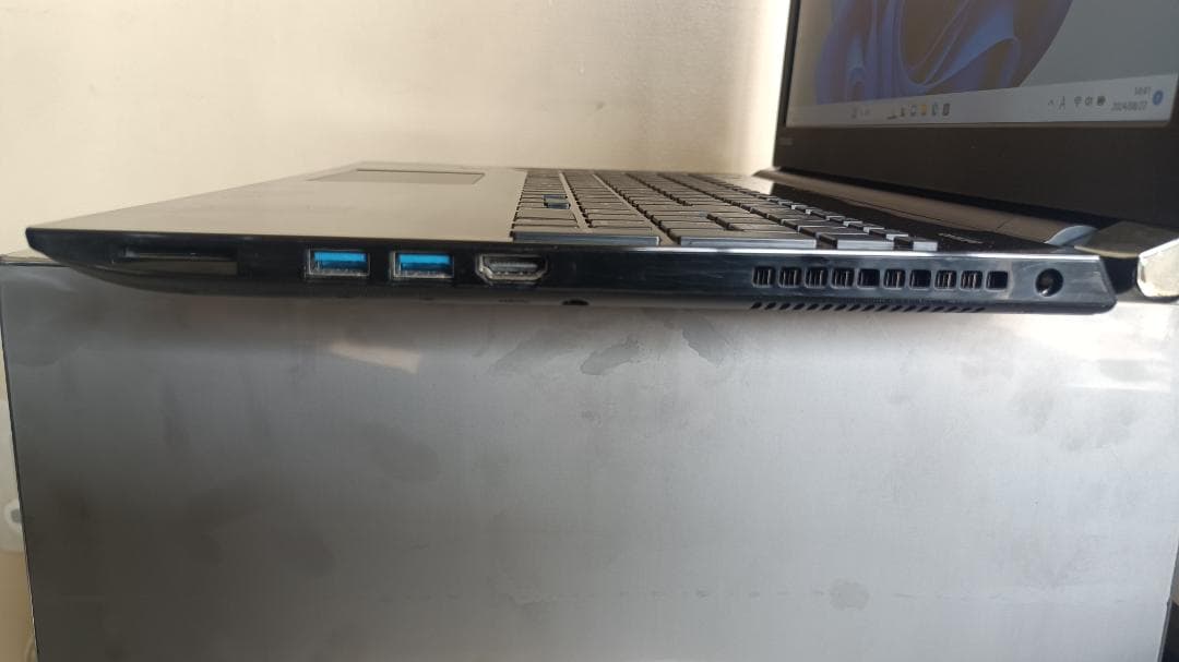 ノートパソコンTOSHIBA 第六世代Core i5 SSD256G メモリ8G