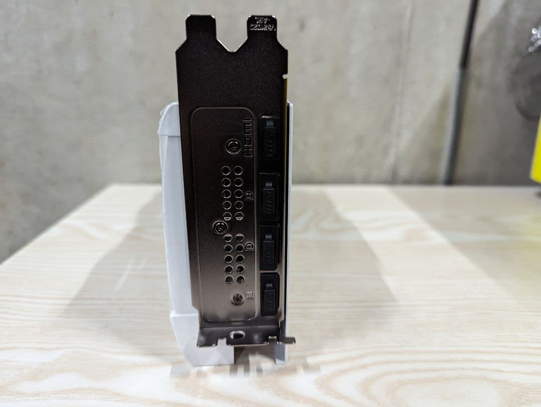 グラフィックボード・グラボ・ビデオカード MSI RTX 5070 VENTUS 2X OC WHITE 12G