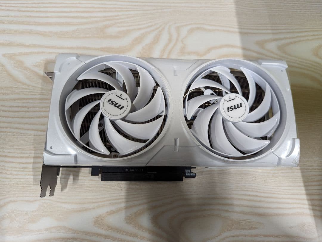 グラフィックボード・グラボ・ビデオカード MSI RTX 5070 VENTUS 2X OC WHITE 12G