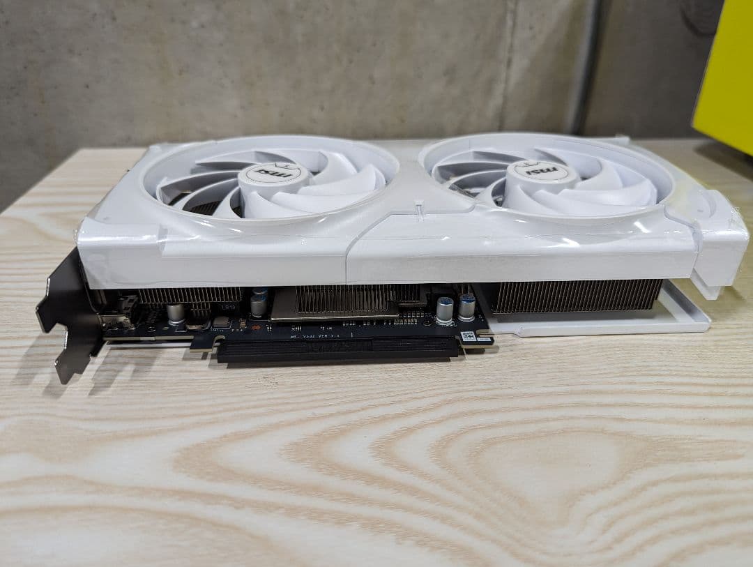 グラフィックボード・グラボ・ビデオカード MSI RTX 5070 VENTUS 2X OC WHITE 12G