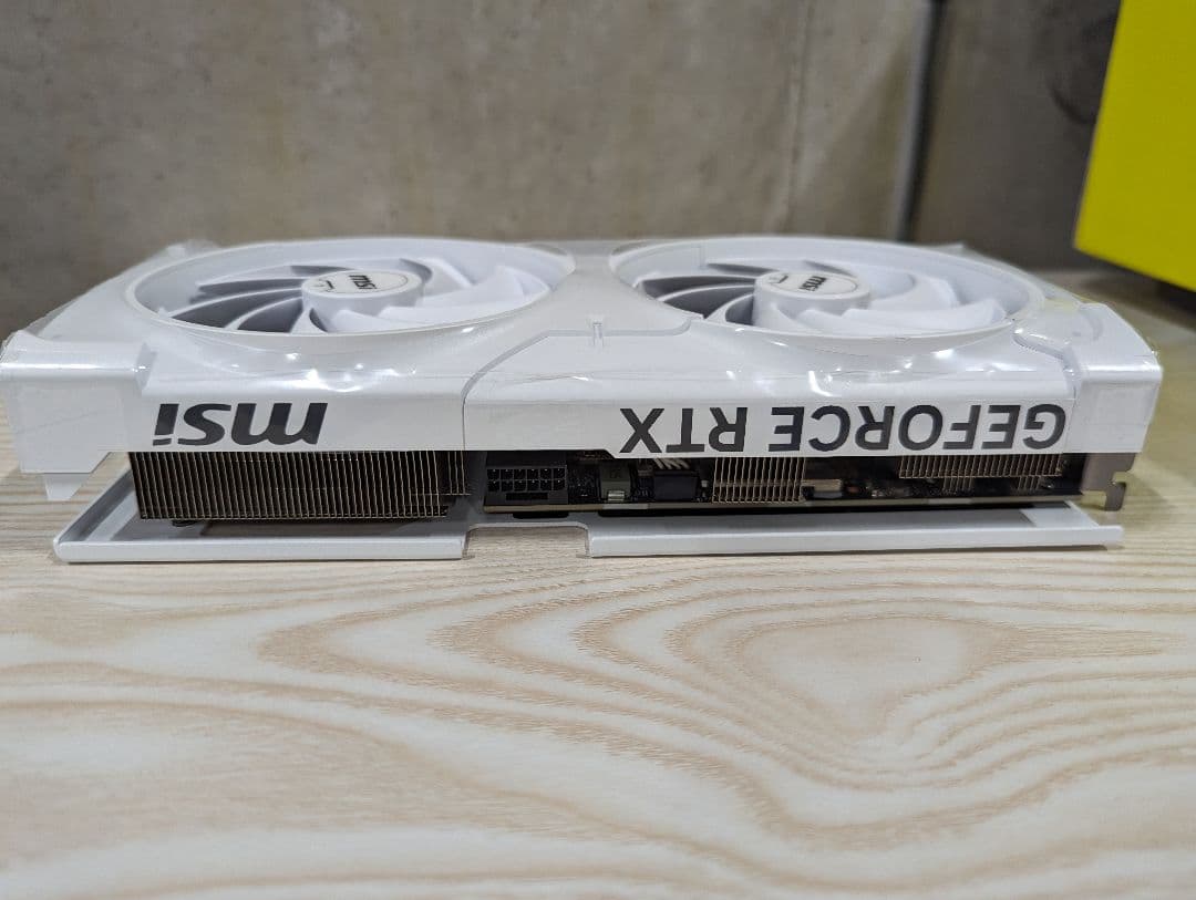 グラフィックボード・グラボ・ビデオカード MSI RTX 5070 VENTUS 2X OC WHITE 12G