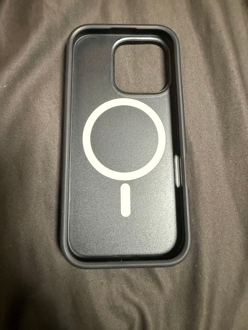 美品iPhone16pro 　Casetify iPhoneケース トラデザイン