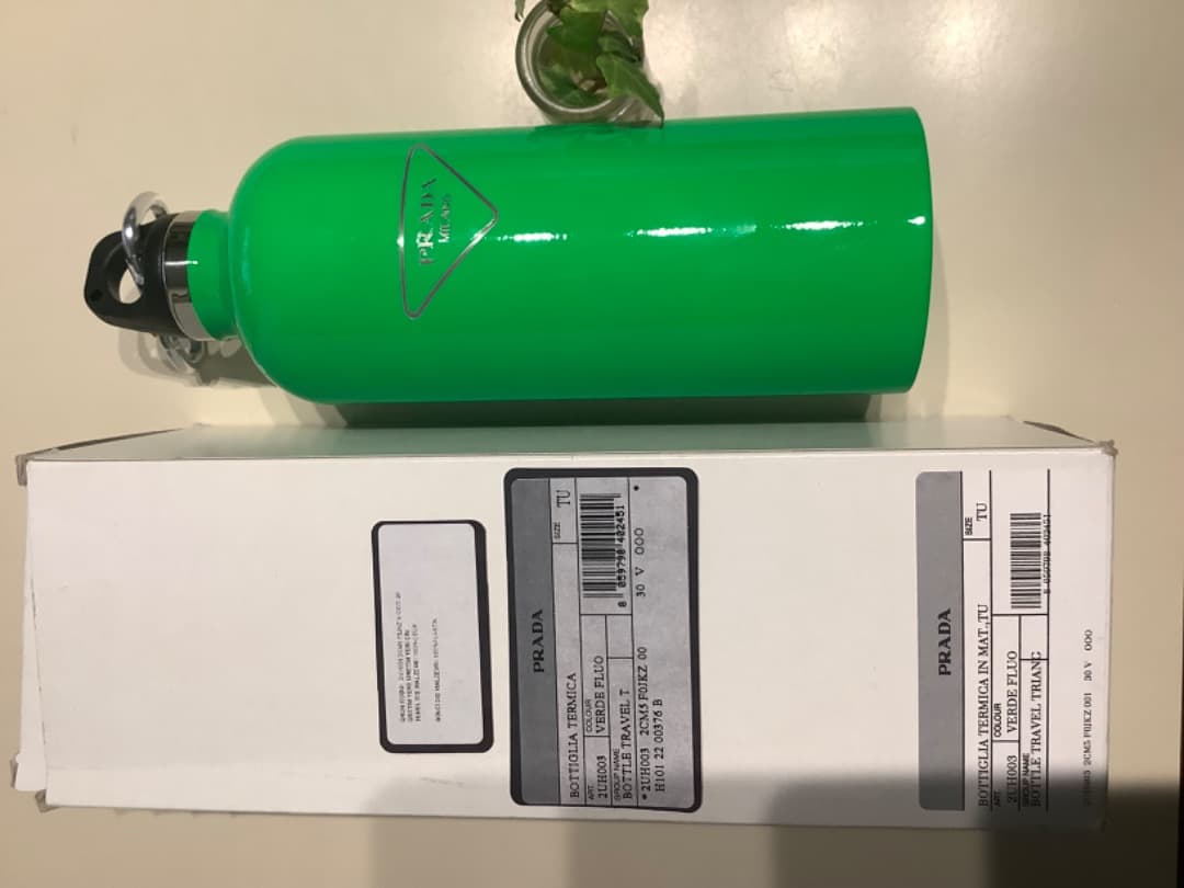 プラダ　ウォーター　ボトル