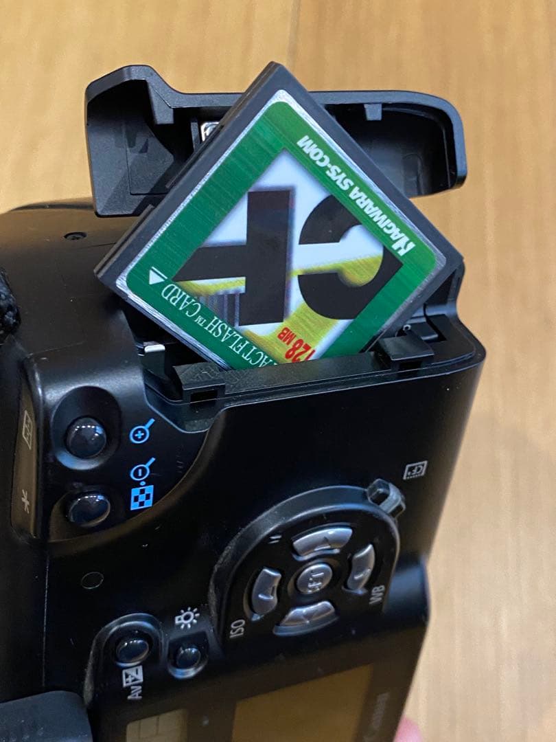 Canon EOS Kiss 初代黒　デジタル一眼タムロン　18-200 動作品