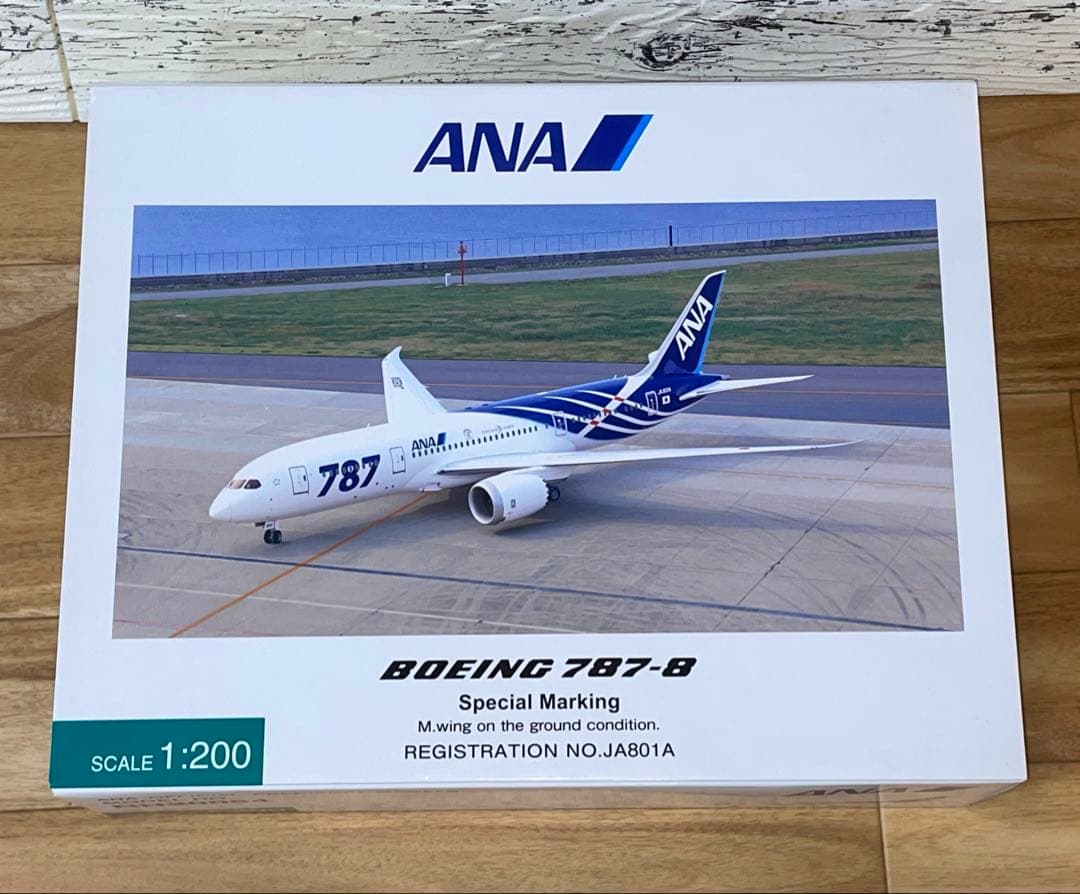 1/200 B787-8 ANA 特別塗装 滑走路つき主翼地上姿勢 JA801A