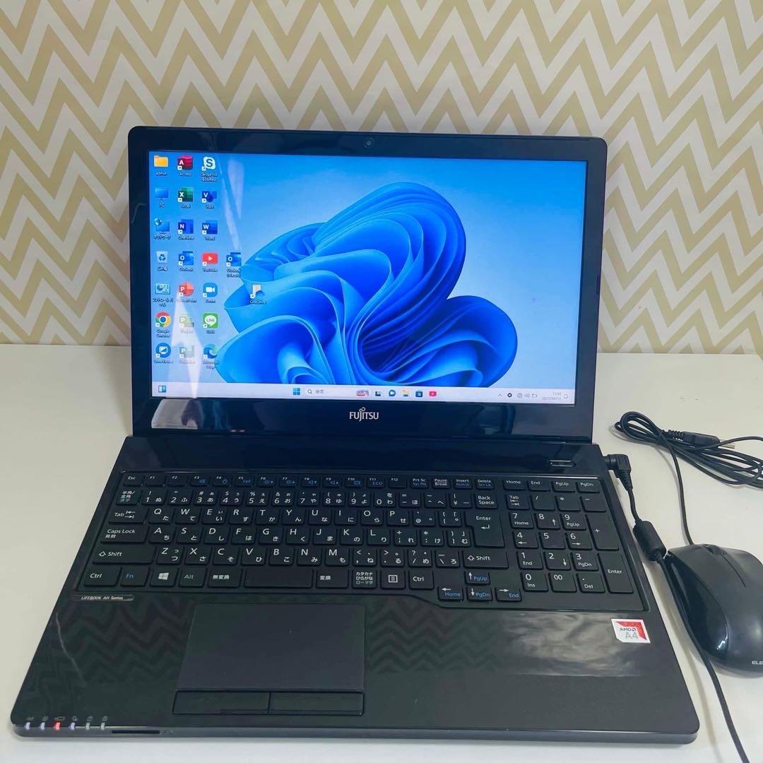 T284 Fujitsuノートパソコン WEBカメラSSD高速Windows11