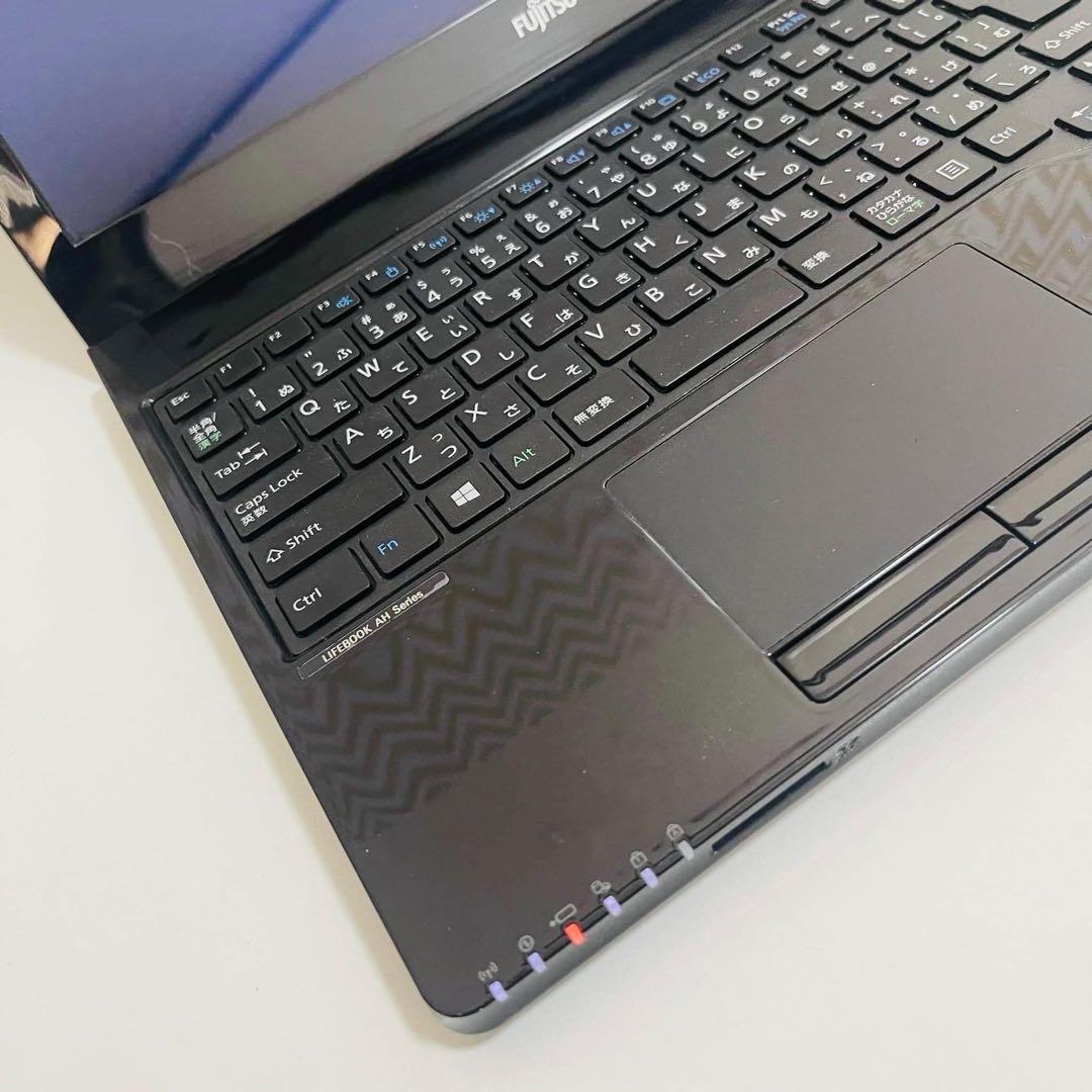 T284 Fujitsuノートパソコン WEBカメラSSD高速Windows11