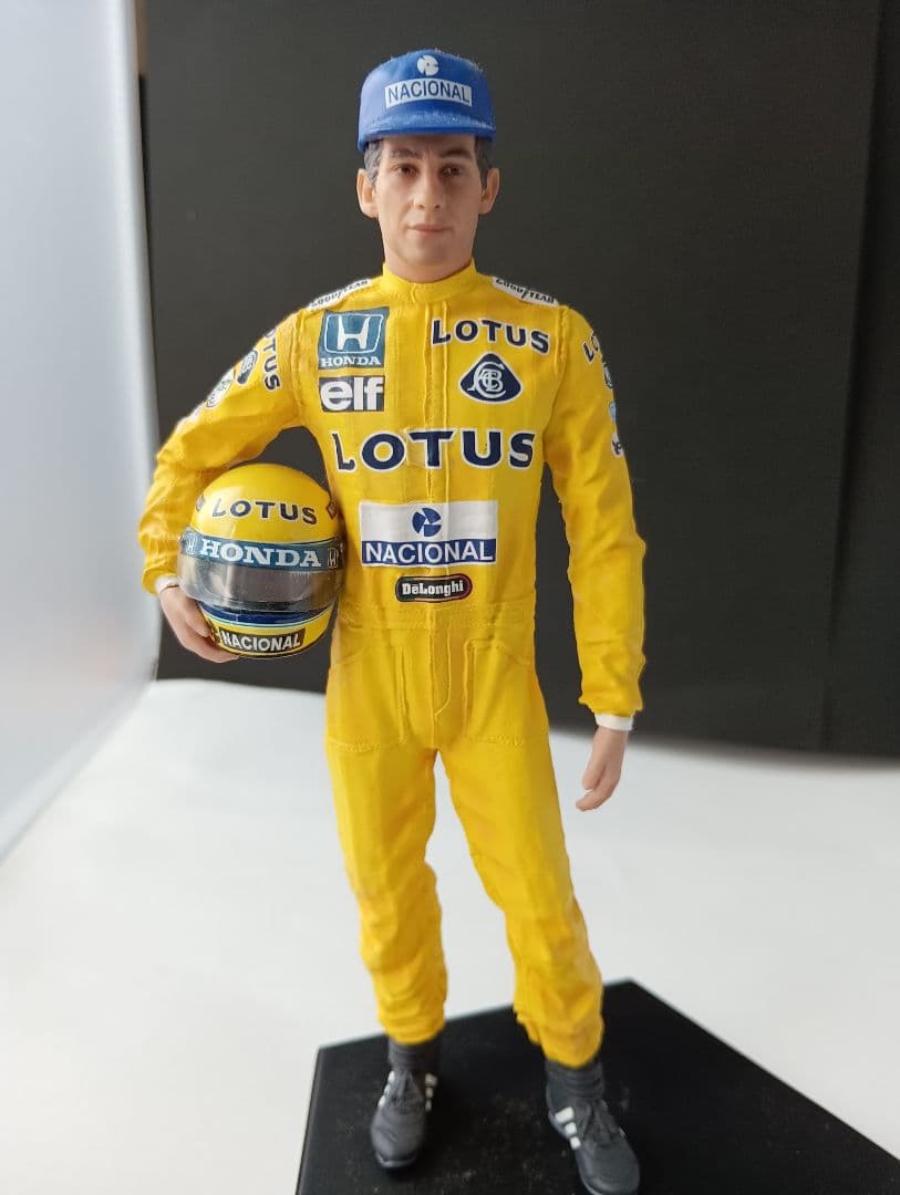 アイルトンセナLOTUS サイン入りレーシングドライバー フィギュア