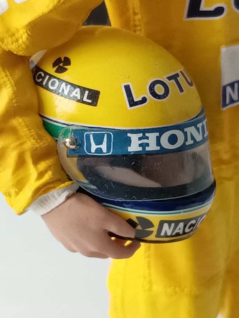 アイルトンセナLOTUS サイン入りレーシングドライバー フィギュア