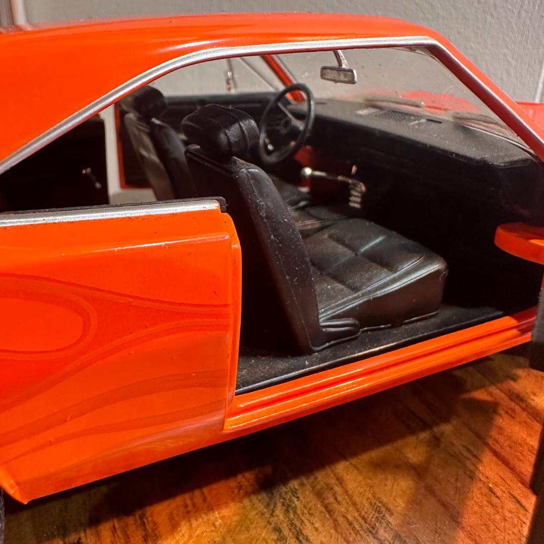 69 DODGE CHARGER 1/18スケールミニカー