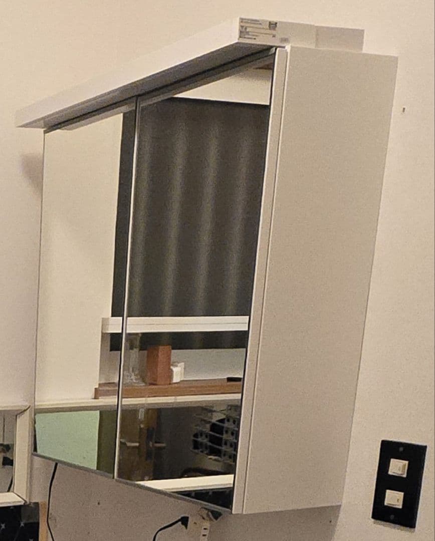 IKEA ミラーキャビネット　LEDライトセット　二面鏡　洗面鏡