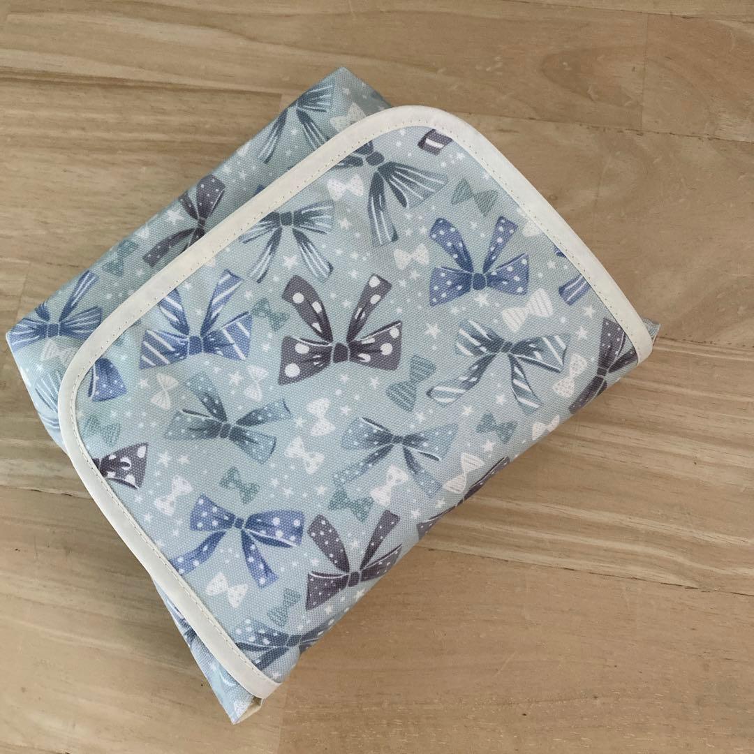 No.566横入れお弁当（小）可愛い水色リボン柄