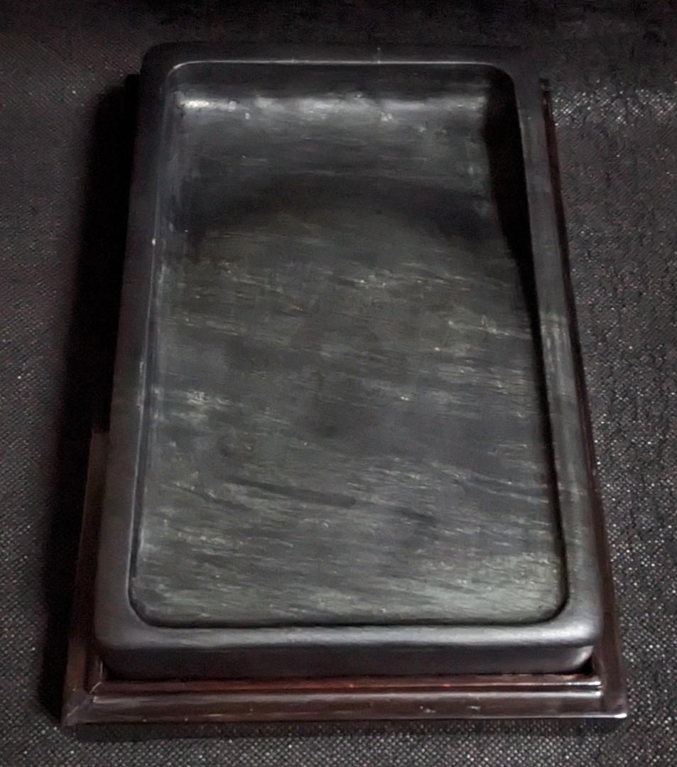 【歙州硯】◆眉子紋・角浪紋・水波紋の優美石◆約八吋加厚◆唐木塗箱入◆龍尾山◆歙硯