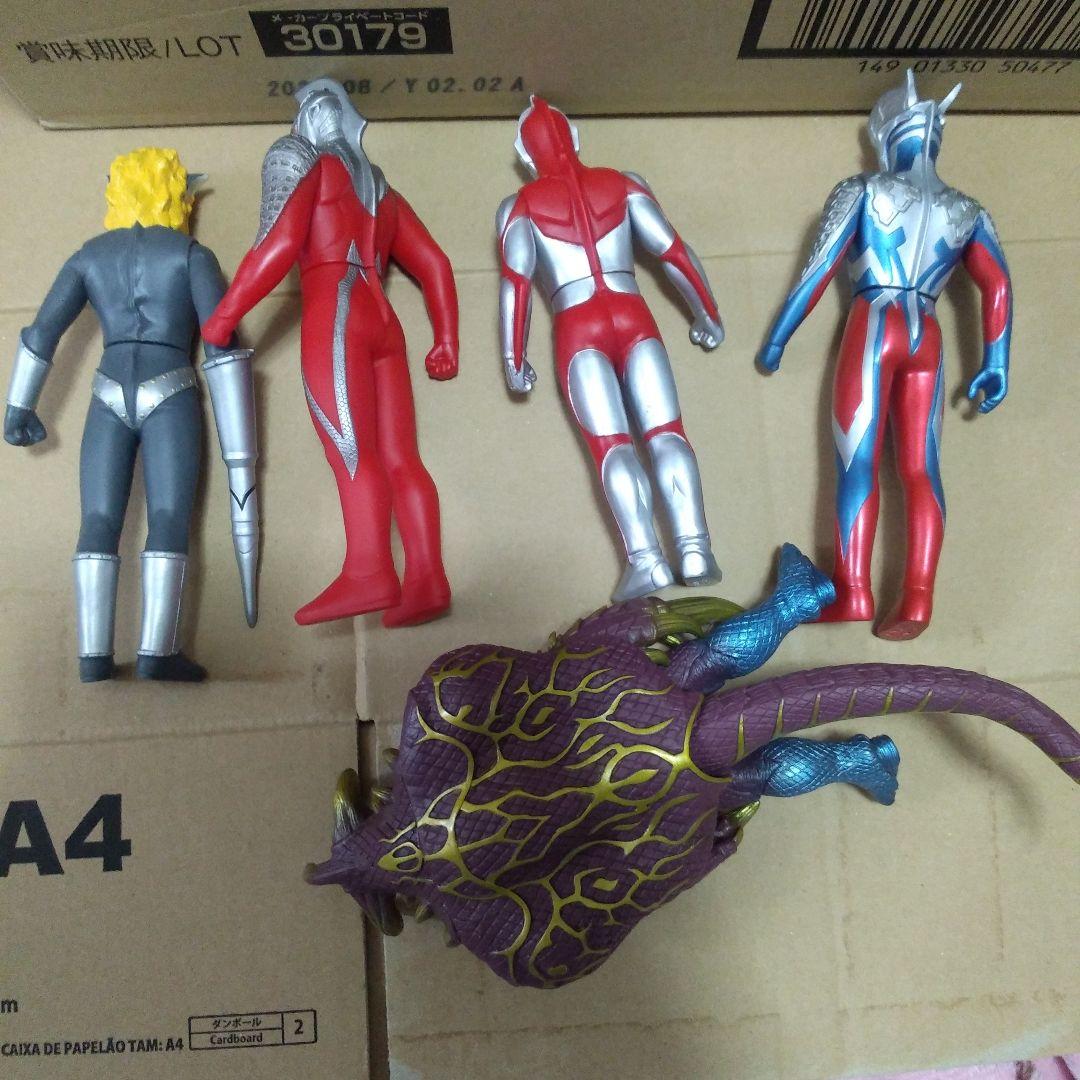 【処分まとめ売り】ウルトラマン旧ソフビ人形＋大きいウルトラマンゼロソフビ
