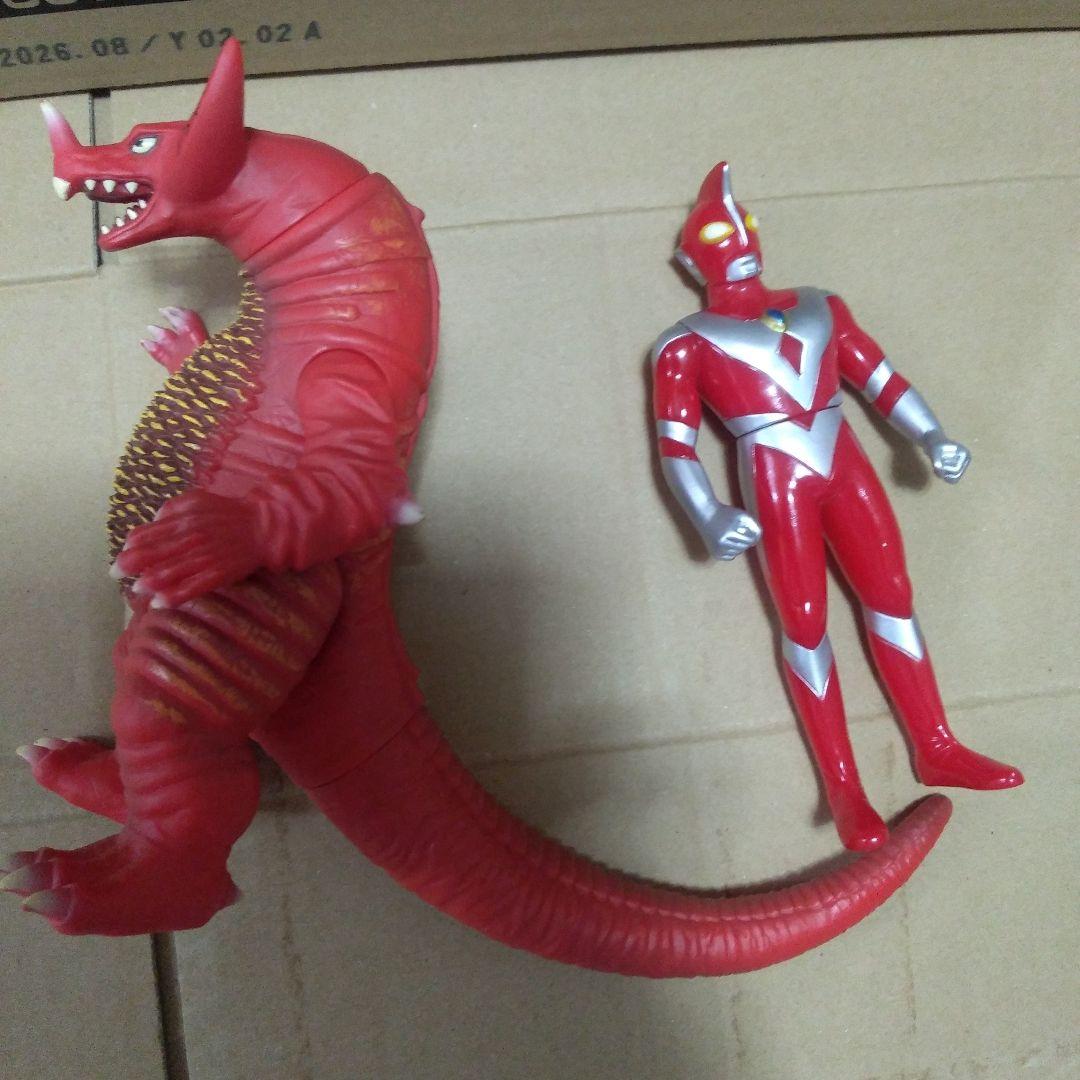 【処分まとめ売り】ウルトラマン旧ソフビ人形＋大きいウルトラマンゼロソフビ