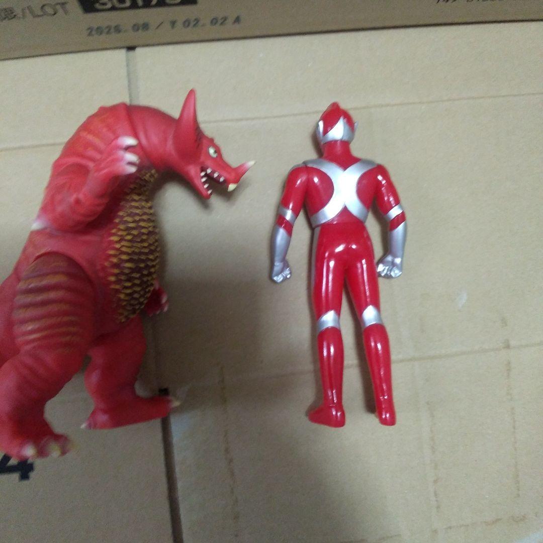 【処分まとめ売り】ウルトラマン旧ソフビ人形＋大きいウルトラマンゼロソフビ