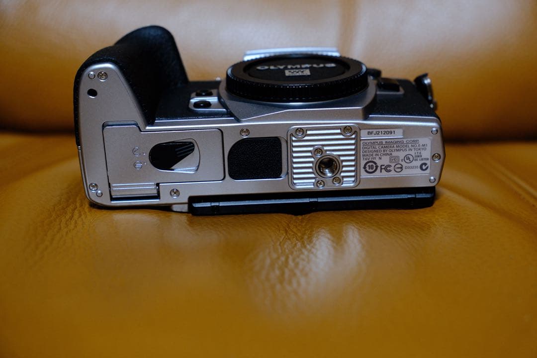 【極美品・1,598枚】OLYMPUS OM-D E-M1 シルバー 付属品多数