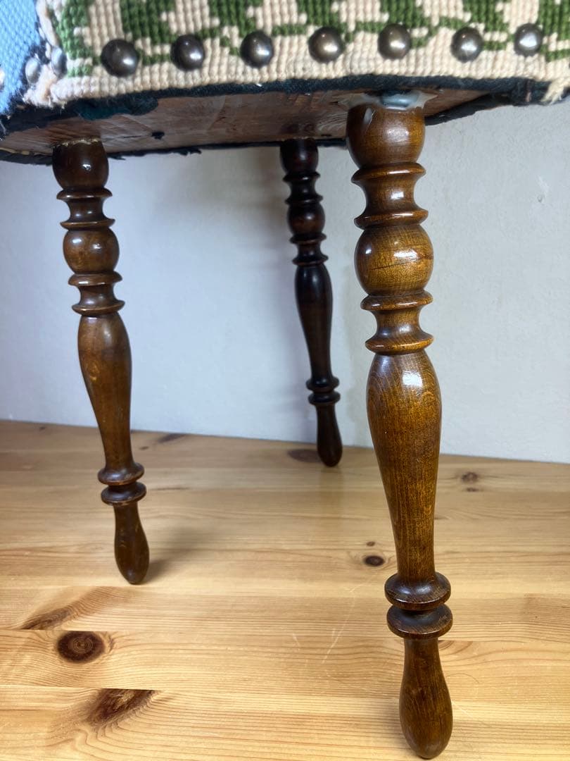 北欧アンティーク スツール（デンマーク製 1920年代頃）刺繍張り東欧現地買付品