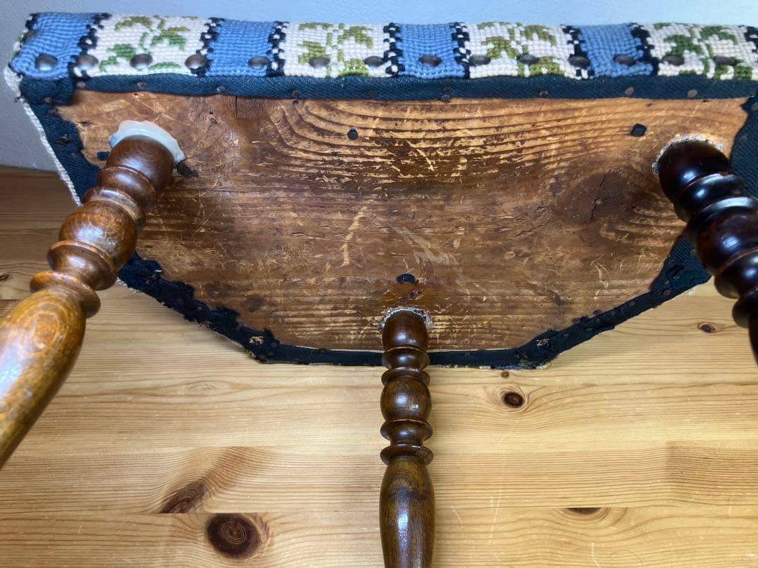 北欧アンティーク スツール（デンマーク製 1920年代頃）刺繍張り東欧現地買付品