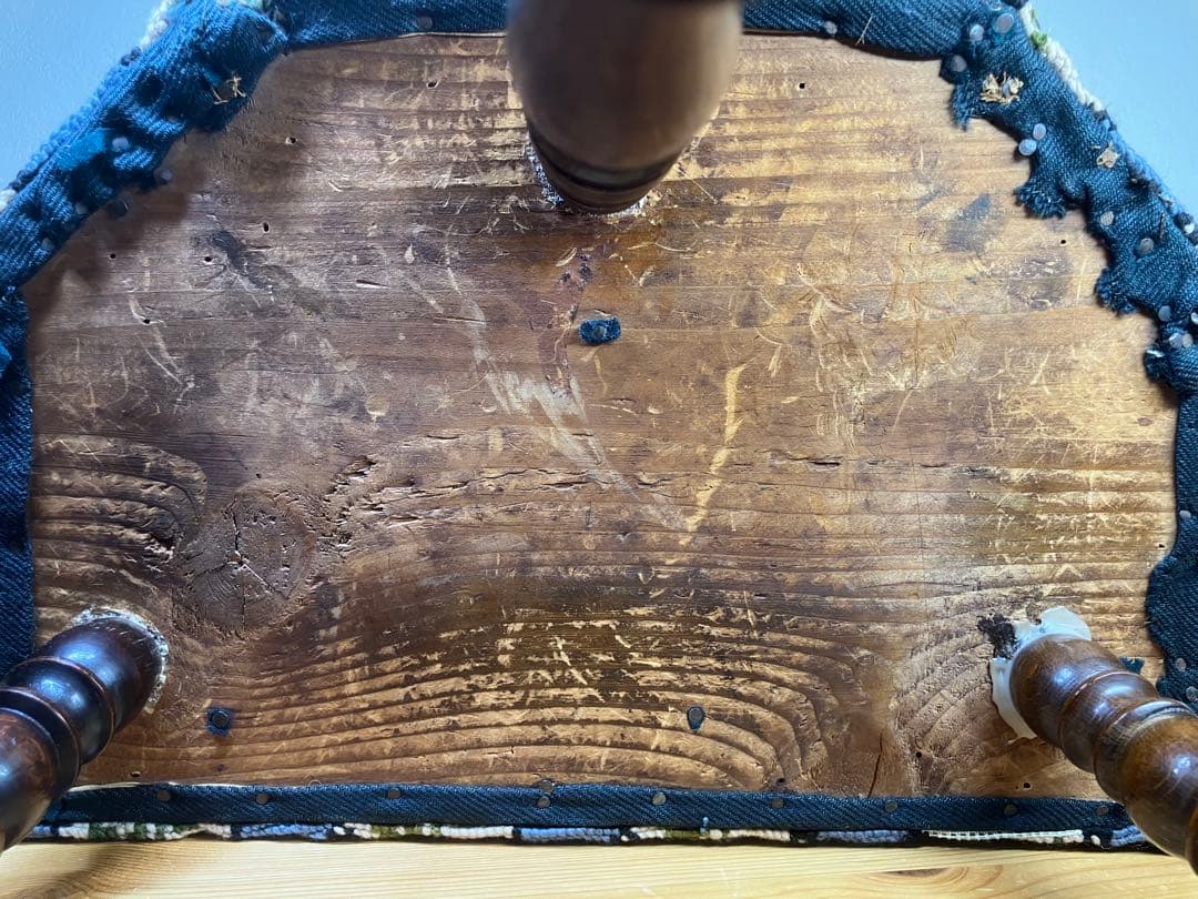 北欧アンティーク スツール（デンマーク製 1920年代頃）刺繍張り東欧現地買付品