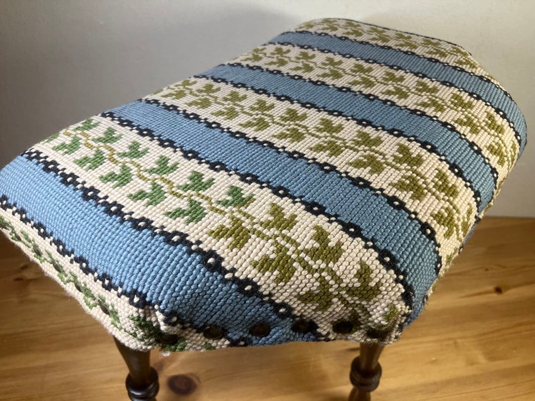 北欧アンティーク スツール（デンマーク製 1920年代頃）刺繍張り東欧現地買付品