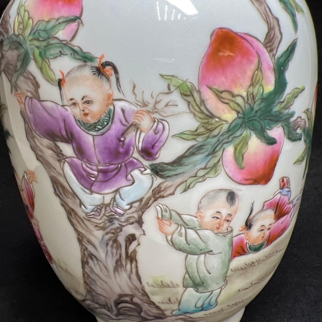 中国美術　粉彩唐子人物画花瓶　高さ約20.5㎝　東Y8-0312⑧タルオル