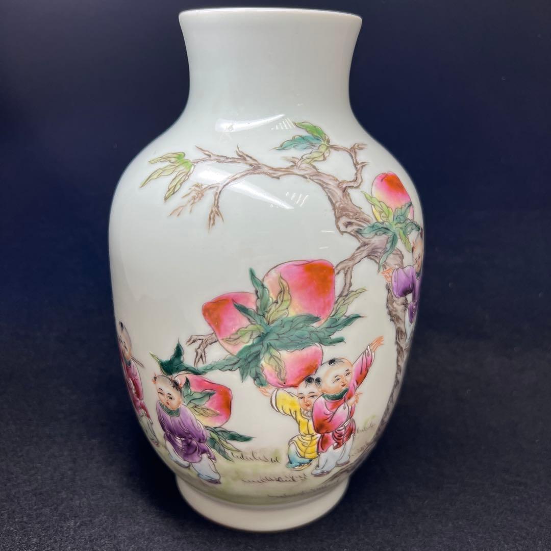 中国美術　粉彩唐子人物画花瓶　高さ約20.5㎝　東Y8-0312⑧タルオル