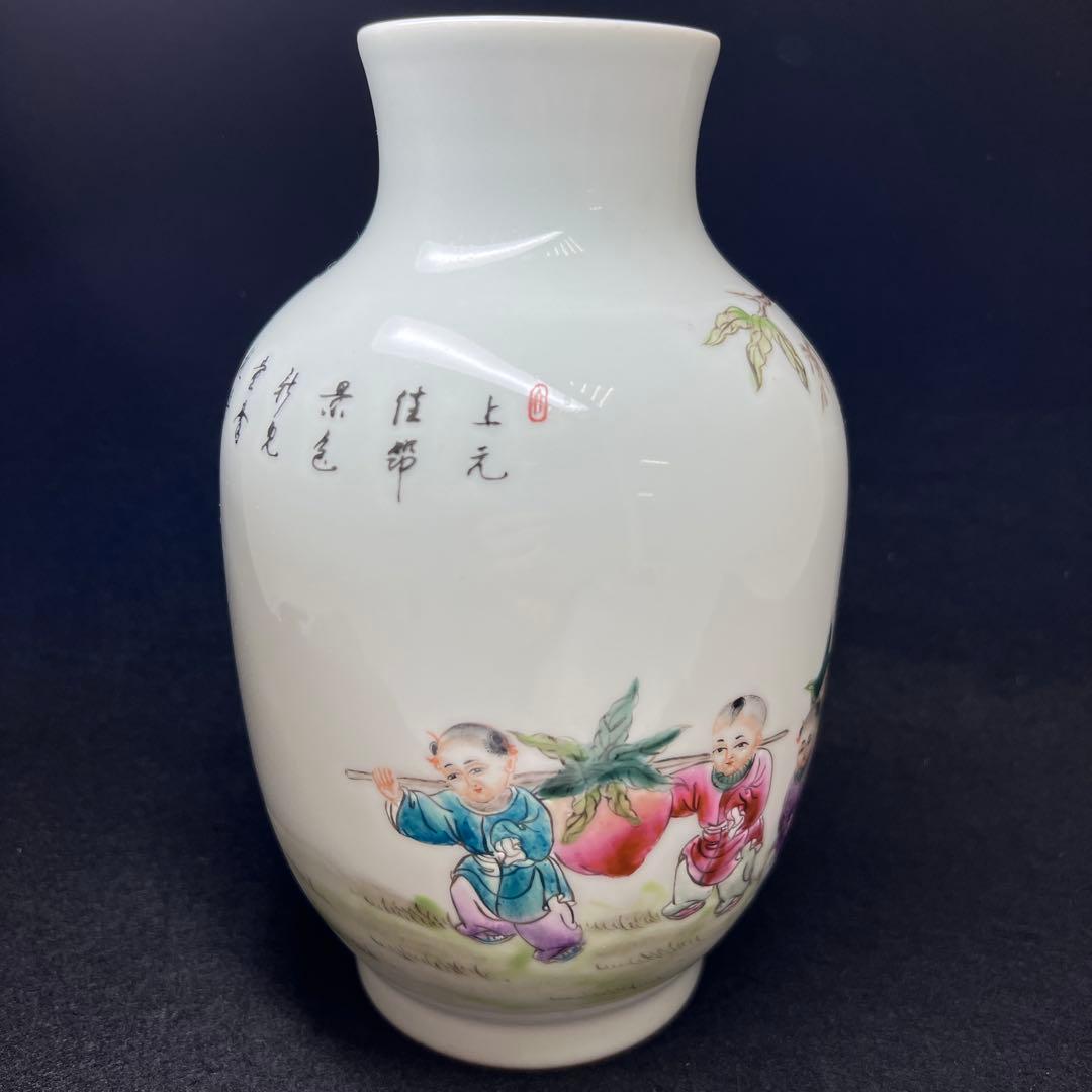 中国美術　粉彩唐子人物画花瓶　高さ約20.5㎝　東Y8-0312⑧タルオル