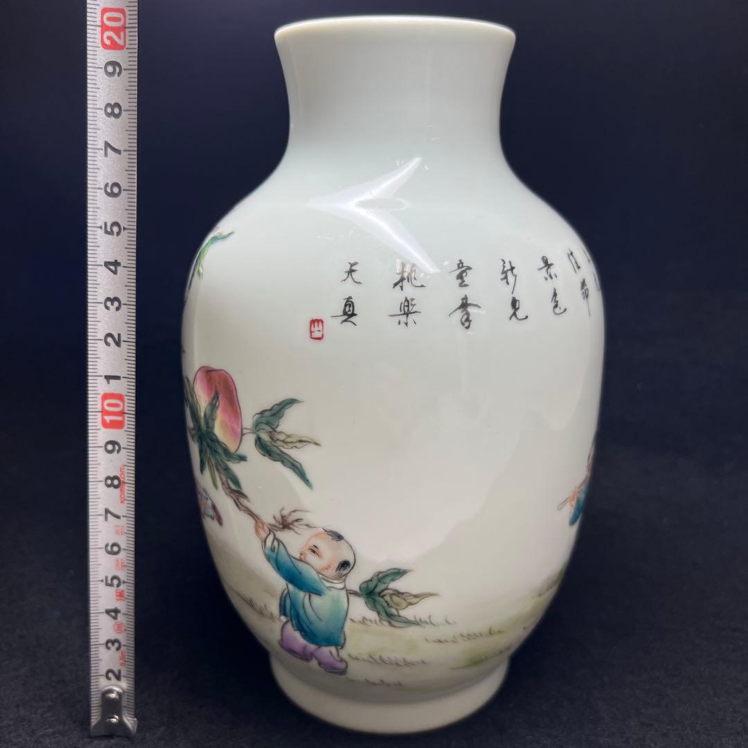 中国美術　粉彩唐子人物画花瓶　高さ約20.5㎝　東Y8-0312⑧タルオル