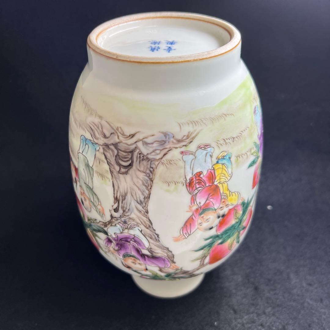 中国美術　粉彩唐子人物画花瓶　高さ約20.5㎝　東Y8-0312⑧タルオル