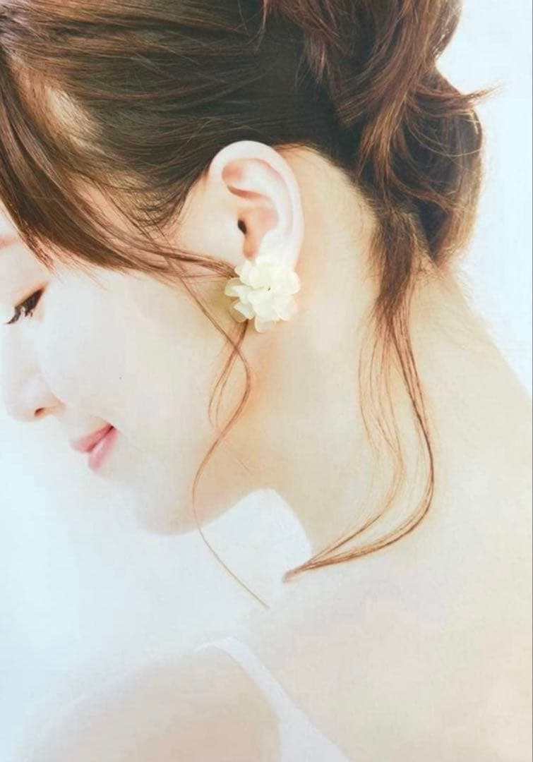 パール　フラワー　水色　雫　小ぶり　大ぶり　ハンドメイド　イヤリング　ノンホール