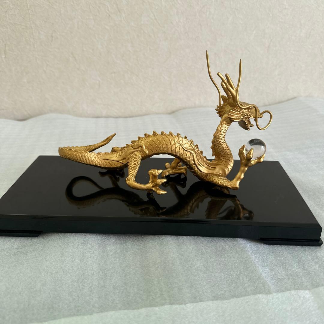 五本爪　龍　置物　【金運・仕事運】　風水　黄金皇帝龍　天然水晶・水盃付き
