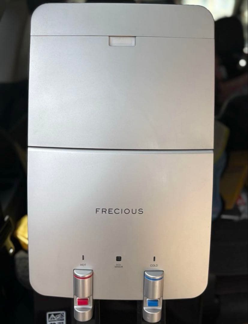 シルバーのFRECIOUS製水ディスペンサー冷水・温水機能付きウォーターサーバー