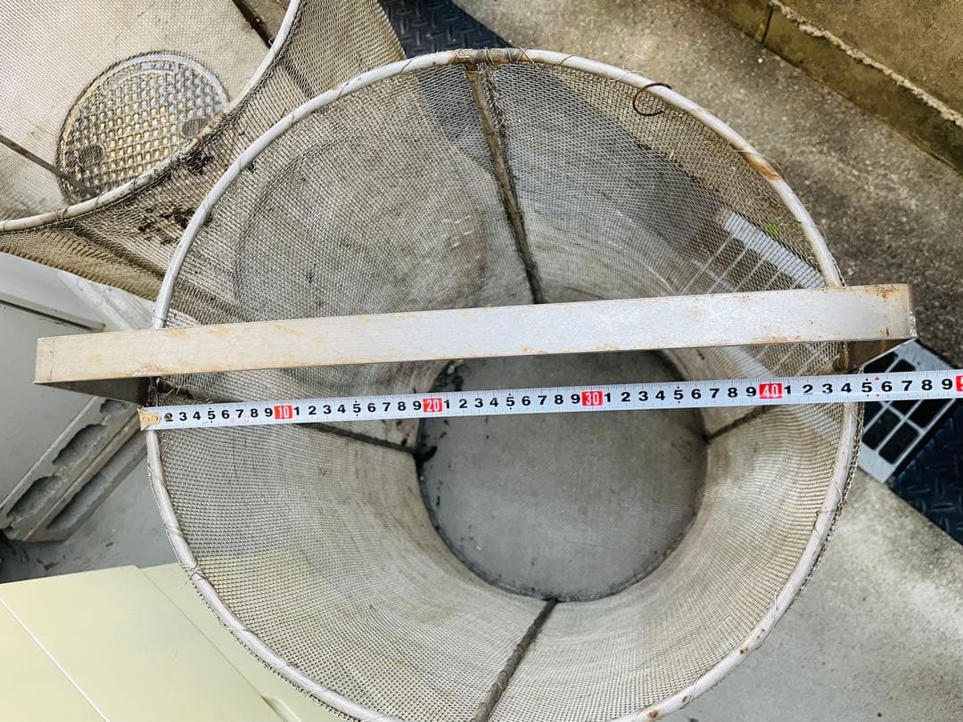 金属製ざる 約80cm 。2つあります。2つ一緒に買うと価格は相談可能です。