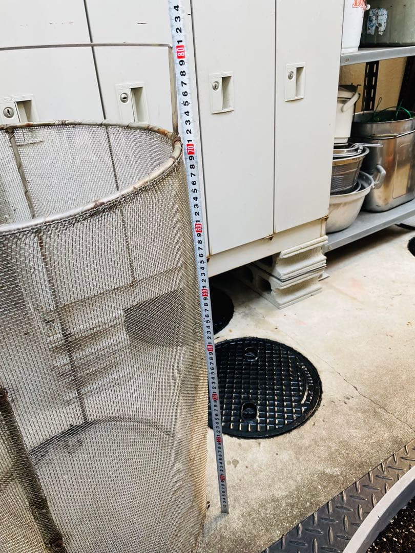 金属製ざる 約80cm 。2つあります。2つ一緒に買うと価格は相談可能です。