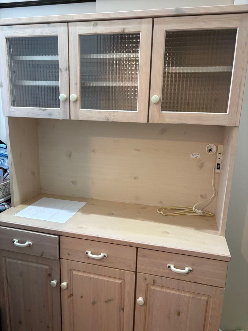 [左側］北欧パイン無垢材 フレンチカントリー 食器棚 カップボード 送料込み