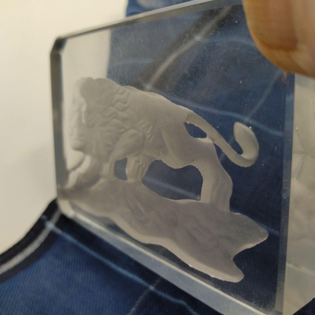 クリスタル　ライオン レリーフ　文鎮