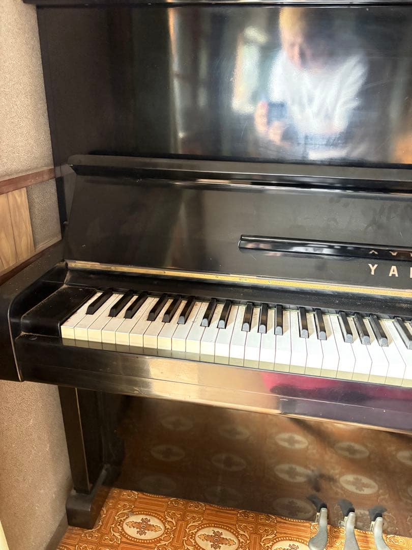 YAMAHA ピアノ 黒 赤カバー 3ペダル 1980 UX !? ヴィンテージ