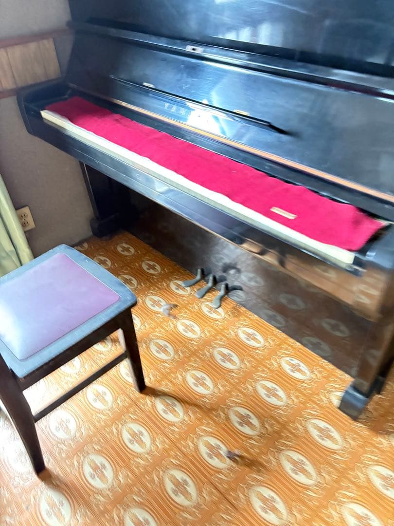 YAMAHA ピアノ 黒 赤カバー 3ペダル 1980 UX !? ヴィンテージ