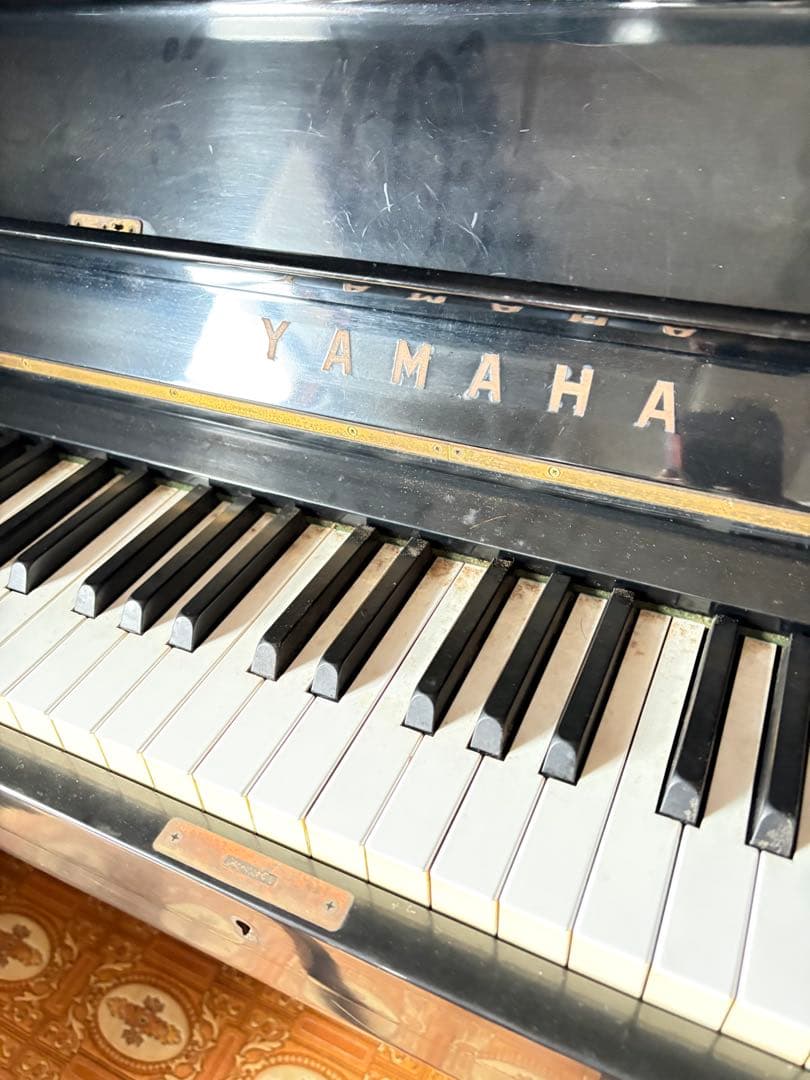 YAMAHA ピアノ 黒 赤カバー 3ペダル 1980 UX !? ヴィンテージ