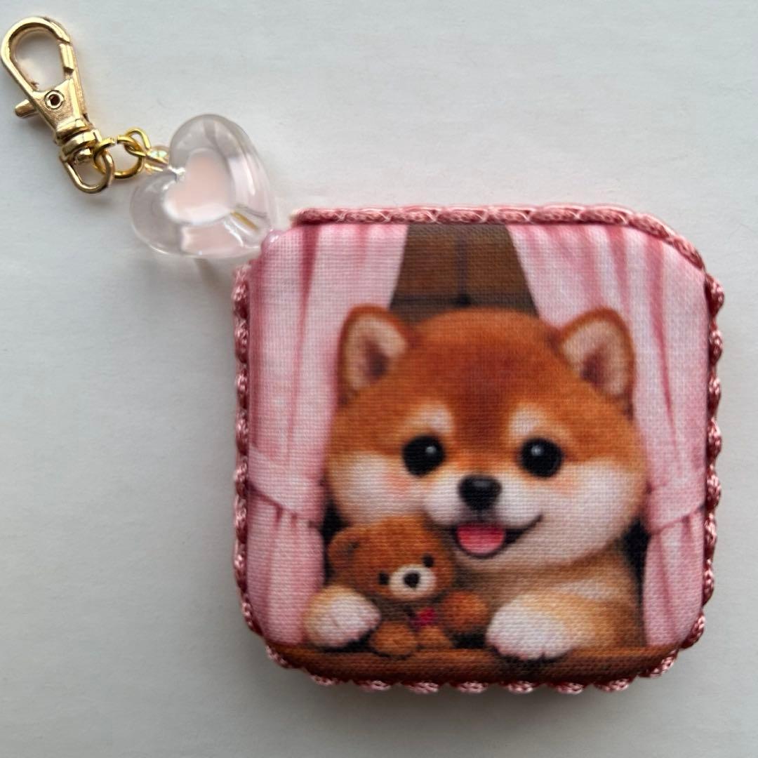 ハンドメイド　柴犬ちゃん　両面パネルメジャーチャーム❣️