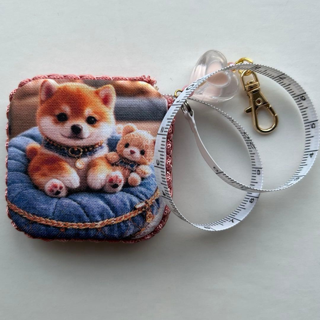 ハンドメイド　柴犬ちゃん　両面パネルメジャーチャーム❣️