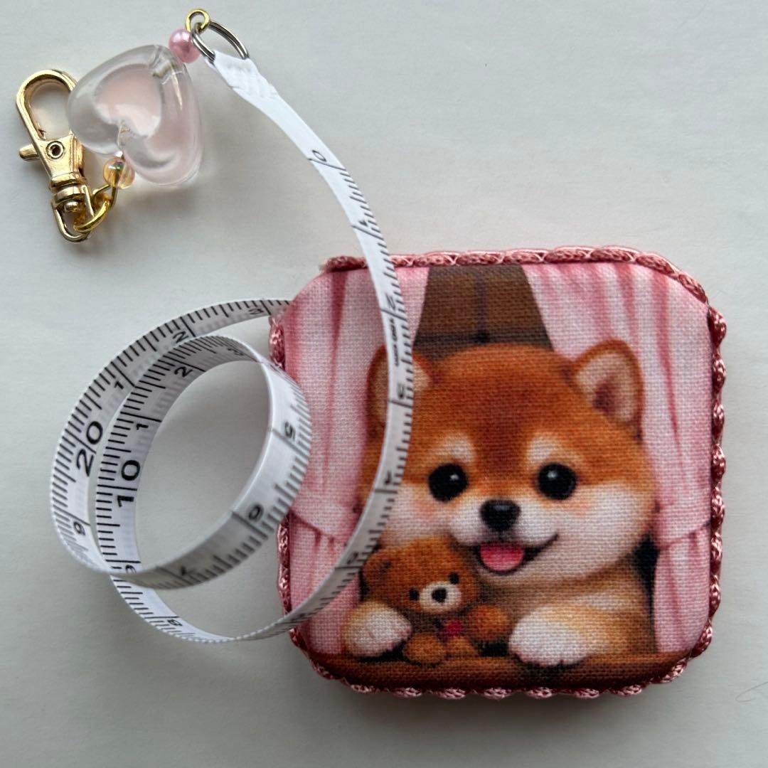 ハンドメイド　柴犬ちゃん　両面パネルメジャーチャーム❣️