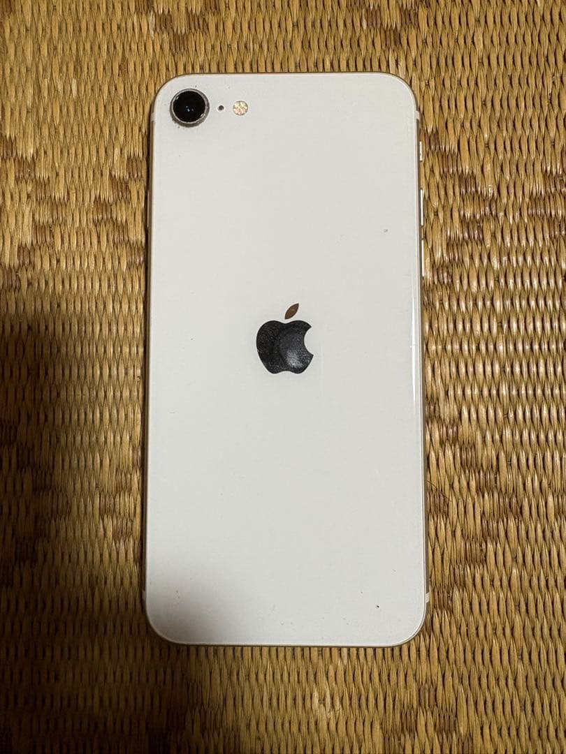 Apple iPhone SE 第3世代(ホワイト)