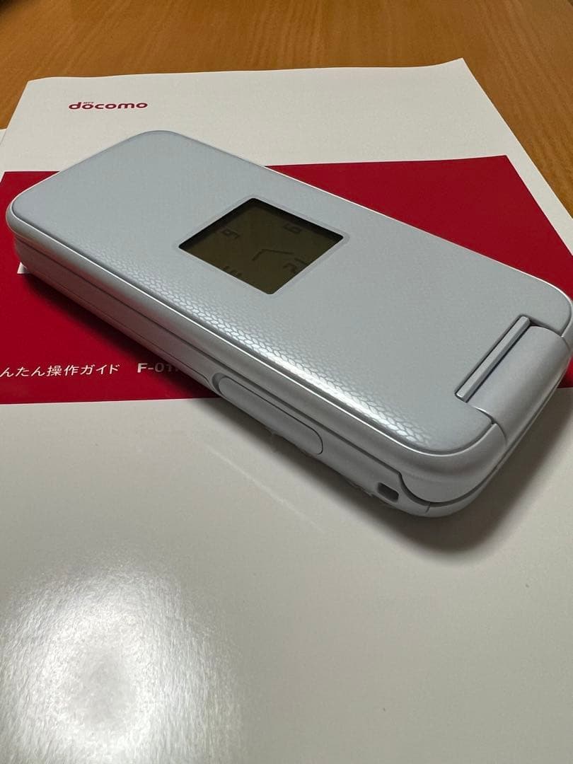 ドコモ　らくらくホン　F-01M　4G対応　純正ホルダー付　アダプター付き