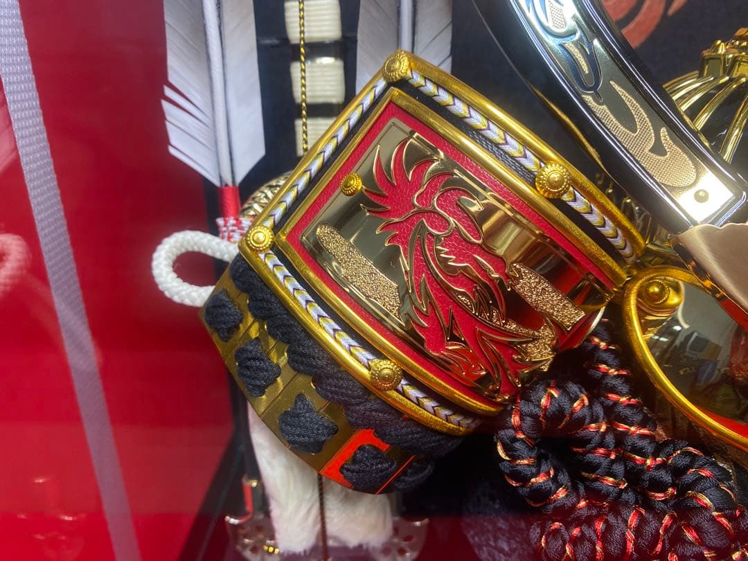 五月人形　兜飾り　パノラマガラスケース入