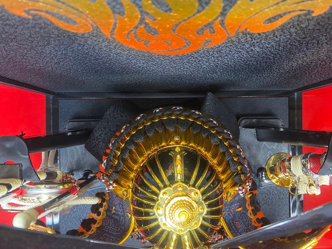 五月人形　兜飾り　パノラマガラスケース入