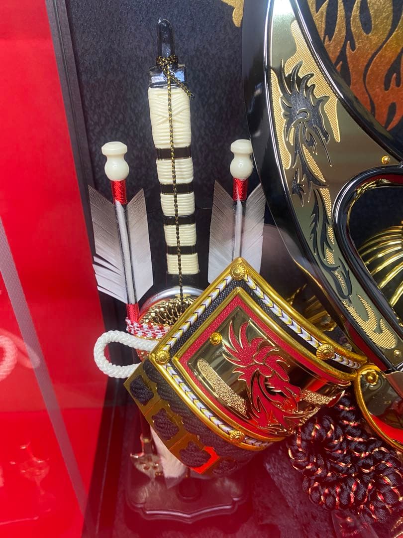 五月人形　兜飾り　パノラマガラスケース入